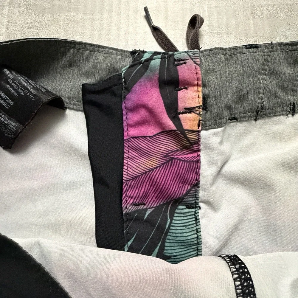 Hurley Phantom Spray Gun Tropical Floral Flower Boardshorts Swim Trunks Size 32‎